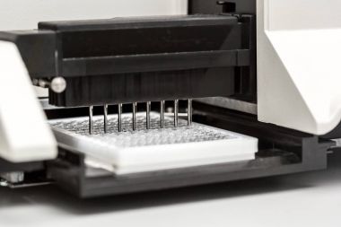 Kimyasal örnek şişe. Santrifüj. Bir test tüpüne şişe analiz için ayarlar.