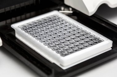 Kimyasal örnek şişe. Santrifüj. Bir test tüpüne şişe analiz için ayarlar.