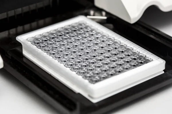 Kimyasal örnek şişe. Santrifüj. Bir test tüpüne şişe analiz için ayarlar.