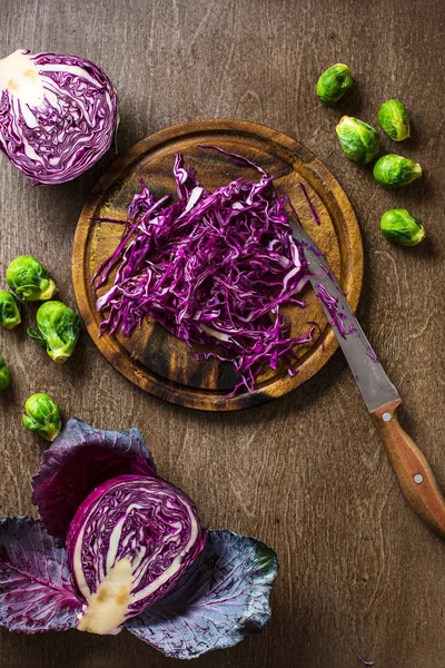 kayrak ve ahşap karşı en iyi arka plan üzerine dilimlenmiş