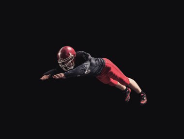 Futbolcu koyu arka plan üzerinde