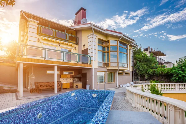 Modern villa havuzlu