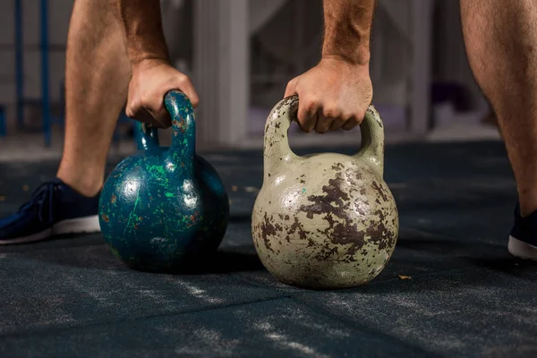 kaslı adam ağırlık itibariyle açık çalışma