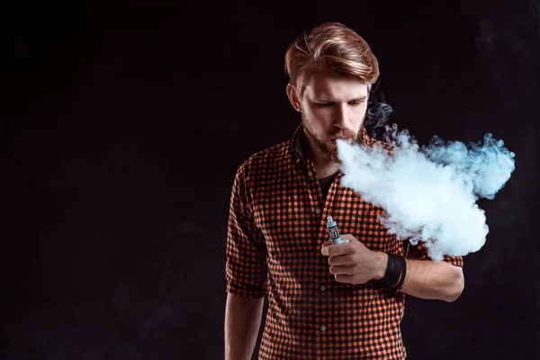 Young man smoking electronic cigarette — Stock Photo, Image