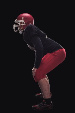 Futbolcu koyu arka plan üzerinde