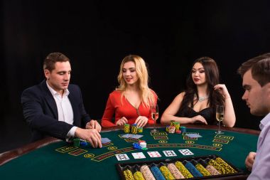 Kumar bir gece zevk arkadaş. Satıcı kartları fırsatlar