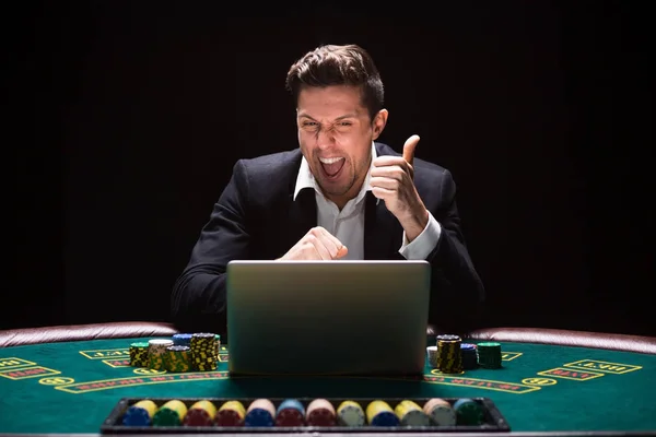 Online poker players sitting at the table — Stock Photo, Image