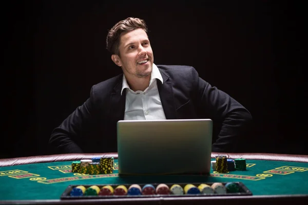 Online poker players sitting at the table — Stock Photo, Image