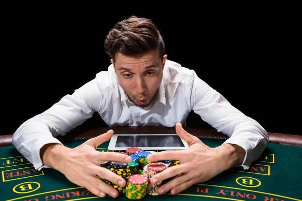 Giocatore felice poker online — Foto Stock