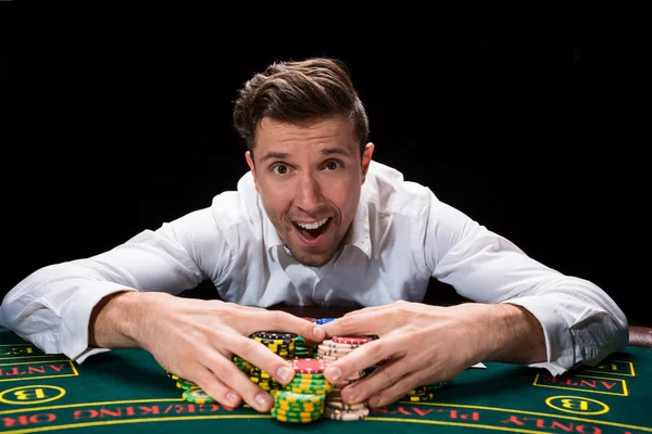 Šťastný hráč online pokeru — Stock fotografie