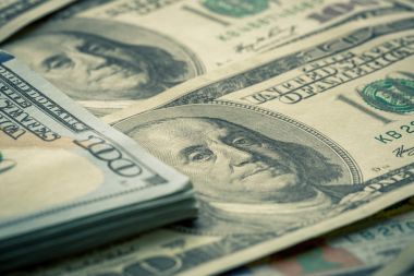 100 Doları çok yakın çekim arka plan faturaları