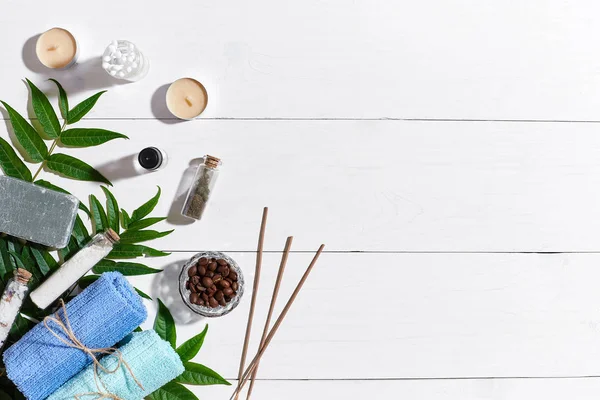 Spa set with towels and soap on white wooden background top view — Stock Photo, Image