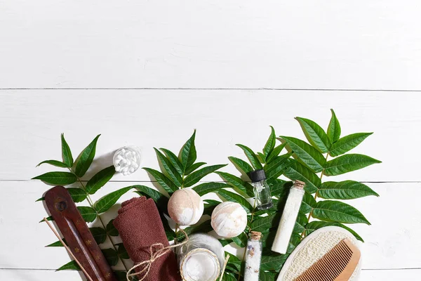 Peeling scrubs, yağlar, Süngerler, banyo bombalar ve sabunlar gibi banyo aksesuarları ile doğal spa ve aromaterapi Cilt Bakımı güzellik ürünleri.