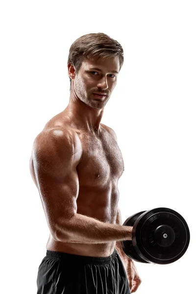 Bel homme musclé avec haltère de levage de poitrine nue, studio tourné sur fond blanc — Photo