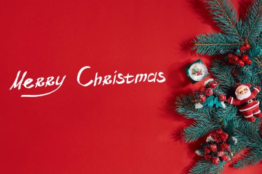 Çam dalları sınır kırmızı zemin üzerine, Noel zemin için iyi. Yazıt - Merry Christmas