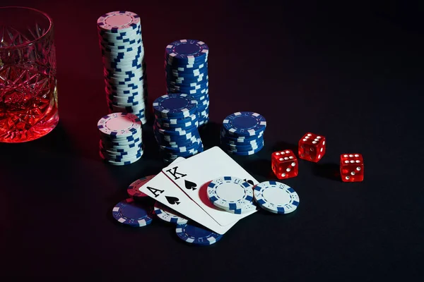 Cards of poker player. On the table are chips and a glass of cocktail with whiskey. Cards - Ace and King — Stock Photo, Image