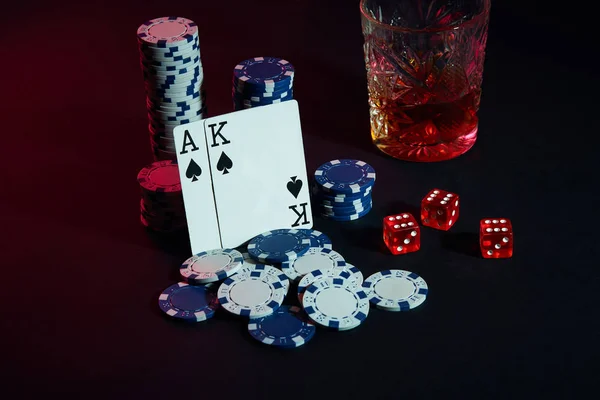 Cards of poker player. On the table are chips and a glass of cocktail with whiskey. Cards - Ace and King — Stock Photo, Image