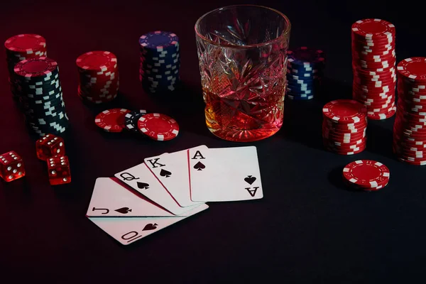 Cards of poker player. On the table are chips and a glass of cocktail with whiskey. Combination of cards - Royal Flush — Stock Photo, Image