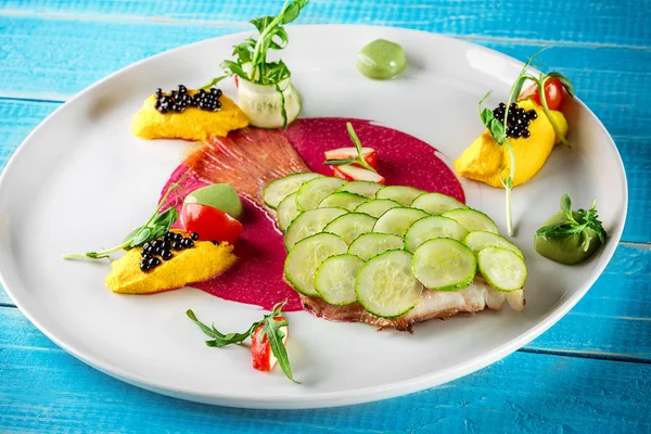 생선 요리-야채와 튀긴된 생선 필렛 — 스톡 사진