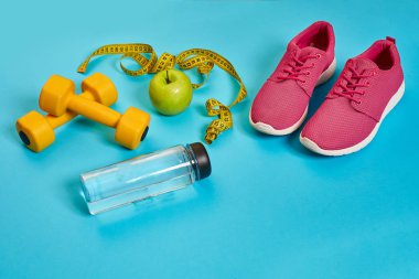 Spor ayakkabı, santimetre, yeşil elma, koşma, sağlıklı zayıflama,