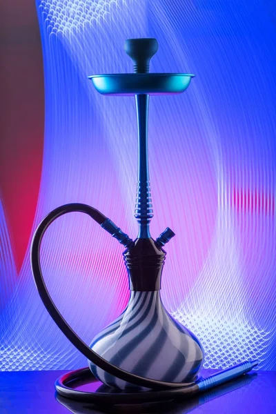 Blue hookah with black rubber tube and blue and white flask on interesting colorful background. — Stock Photo, Image