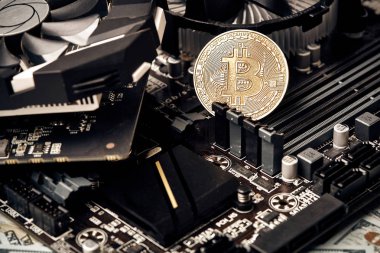 Bitcoin. Yeni sanal para. Bitcoins yalan ekran kartı incelemesi kavramı üzerine.