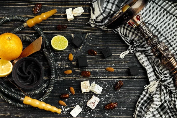 Арабский кальян со вкусом табака из смеси цитрусовых — стоковое фото