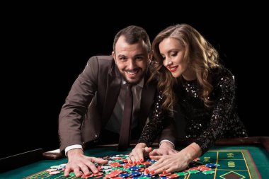 Kumarhanede Rulet oynayan kadın olan adam. Bağımlılığı