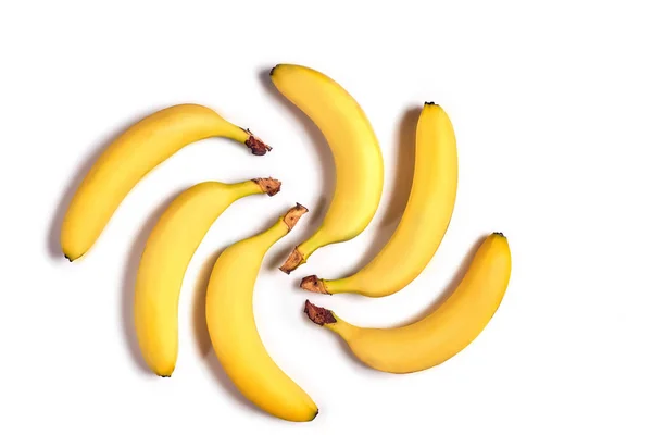 Bananes jaunes mûres sur fond blanc — Photo