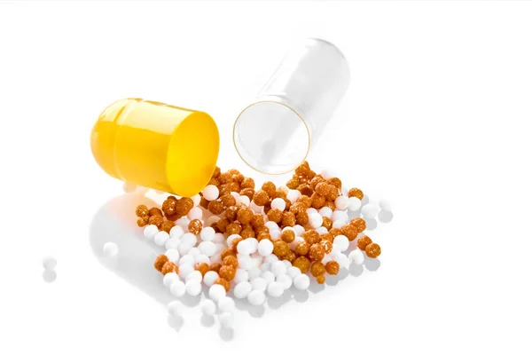 Capsula, pillole e vitamine su sfondo bianco — Foto Stock