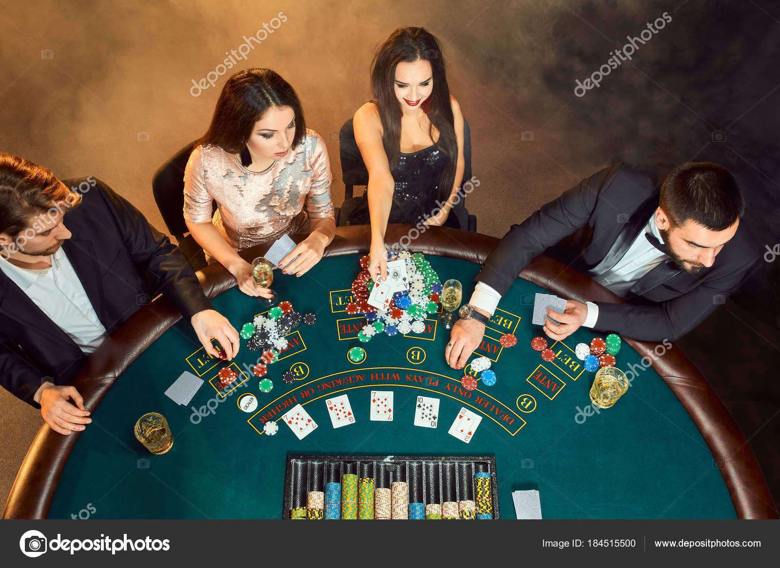 ¿Cómo se juega el poker en casinos?