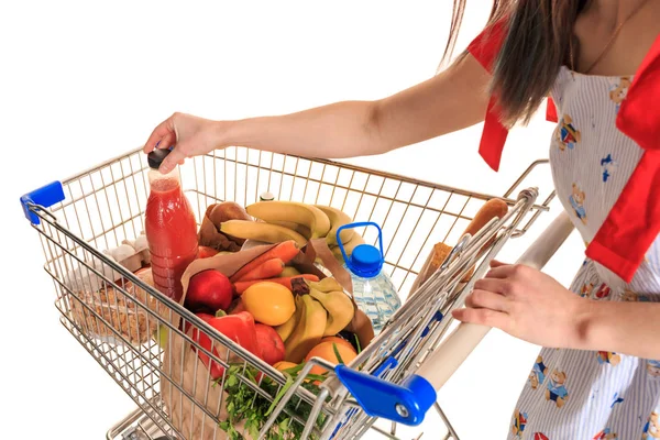 Gerobak belanja lengkap di toko dengan sayuran segar dan tangan tertutup . — Stok Foto