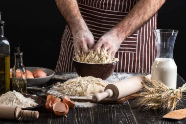 Mens eller arka planı hamur yoğurmak. Yemek Unlu Mamüller veya hamur ekmek, kek, pasta, pizza hamuru için malzemeler .