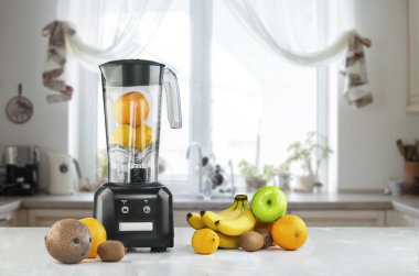 Blender ve meyve mutfak alanı