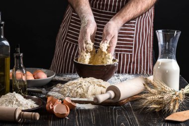 Mens eller arka planı hamur yoğurmak. Yemek Unlu Mamüller veya hamur ekmek, kek, pasta, pizza hamuru için malzemeler .