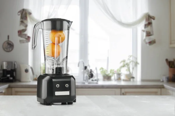 Χυμό πορτοκαλιού μπλέντερ μηχανή στο εσωτερικό κουζίνα — Φωτογραφία Αρχείου