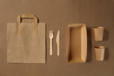 Çevre dostu tek kullanımlık sofra takımı. Biyo-çözünebilir el yapımı yemekler. Geri dönüşüm konsepti. Ayrıca fast food, restoran, paket servis ve pikniklerde de kullanılır. Yakın plan..