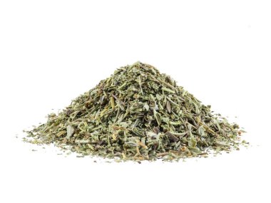 Beyaz arkaplanda izole edilmiş doğranmış sarımsak ve metin veya resimler için kopyalama alanı. Baharatlar ve bitkiler. Paketleme konsepti. Yakın plan..