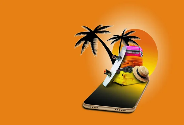 Handy auf orangefarbenem Hintergrund mit Palmen und Sonne. Wakeboard, Koffer, Hut, Kamera drauf. Tourismus und Reisen. Collage. Kopierraum, Nahaufnahme. — Stockfoto