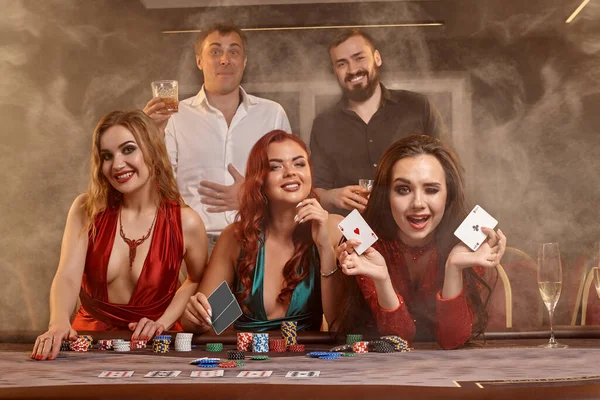 Joyful Buddies Playing Poker Casino Celebrating Win Smiling Posing Table — Stock Photo, Image