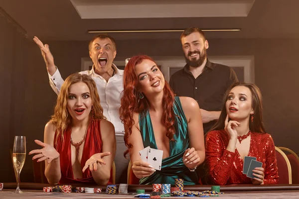 Group Wealthy Classmates Playing Poker Casino Celebrating Win Looking Camera — Stock Photo, Image