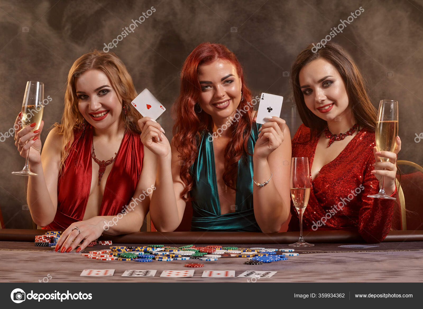 Девушки играют в карты клип отзыв об онлайн казино