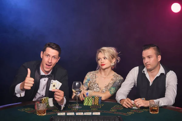 Two Wealthy Men Charming Maiden Playing Poker Casino Youth Making — Stock Photo, Image