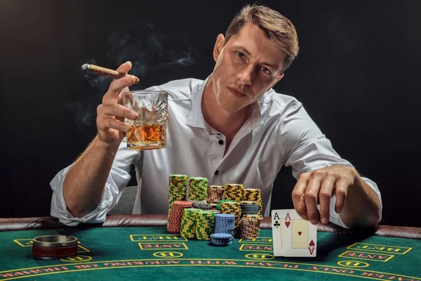 Stately Guy White Shirt Playing Poker Sitting Table Casino Smoke — Photo