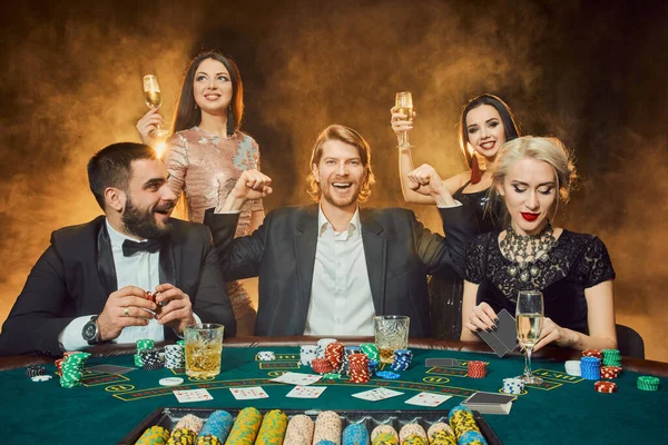 Jogadores Poker Sentados Torno Uma Mesa Cassino Poker Jogar Casino — Fotografia de Stock