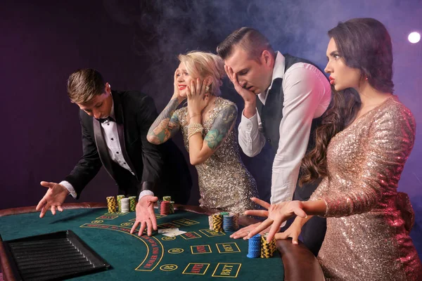 Side Shot Disappointed Rich Colleagues Playing Poker Casino Smoke Youth — Stock Photo, Image