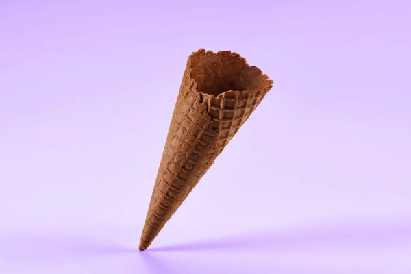 Vuoto Gustoso Cono Cialda Cioccolato Gelato Isolato Sfondo Bianco Concetto — Foto Stock