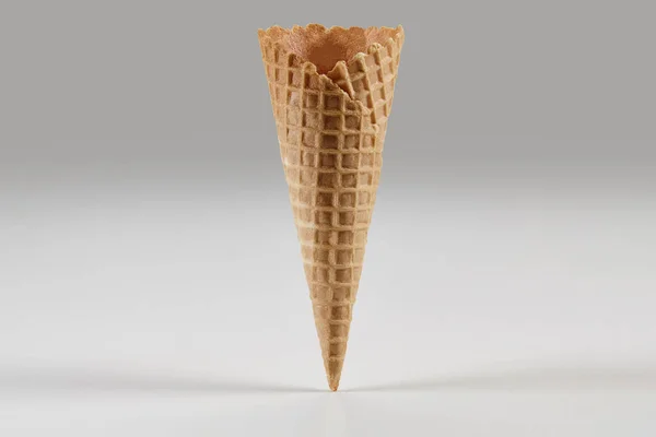 Cone Wafer Vazio Crocante Para Sorvete Isolado Fundo Estúdio Branco — Fotografia de Stock