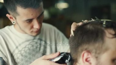 Elektrik makası kesme ve modelleme saç berber