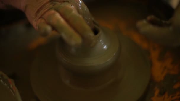 Womans hands makes a pot on pottery wheel — Stock Video